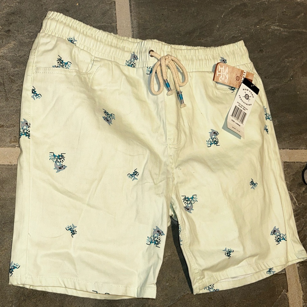 NEW Raw Yarn Industries Men's Mint Shorts with Teal & Gray Shark Splash Print